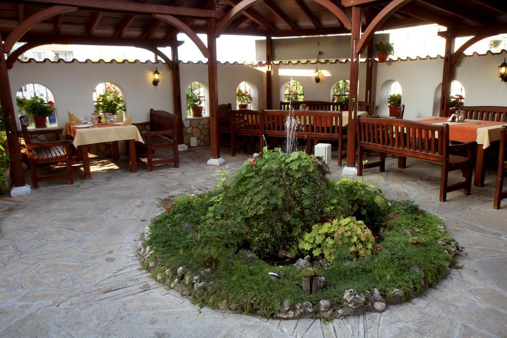 Family Hotel St. Constantine And Helena Ivaylovgrad ภายนอก รูปภาพ