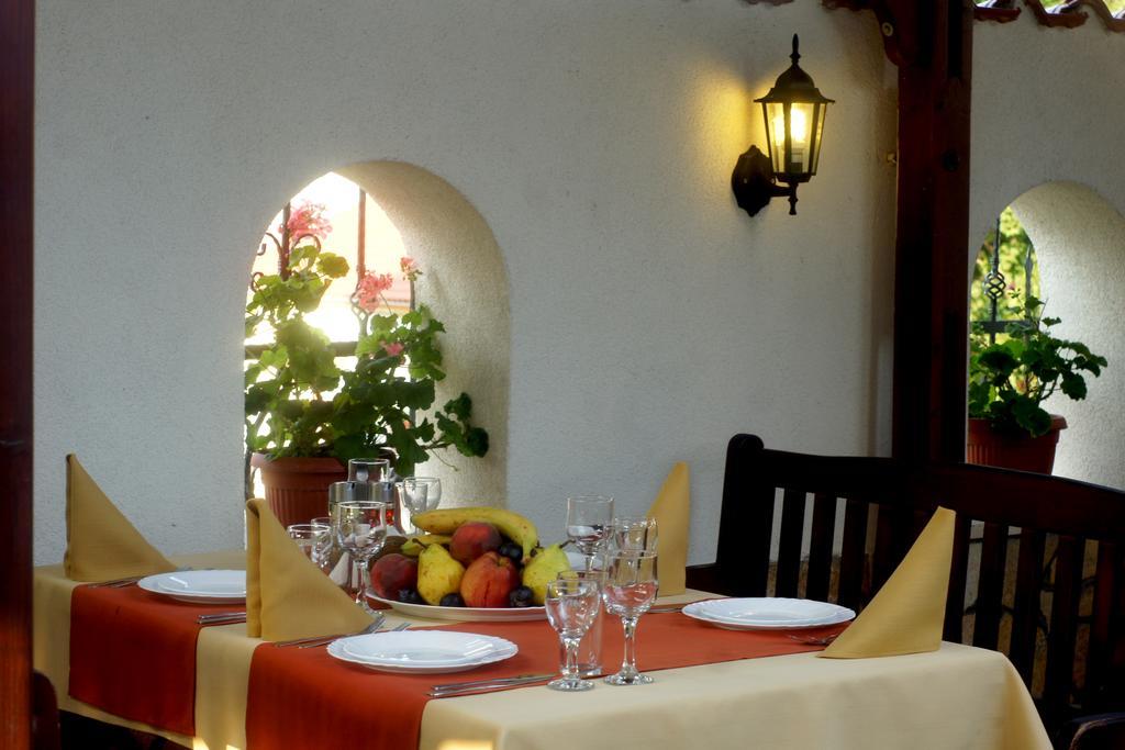 Family Hotel St. Constantine And Helena Ivaylovgrad ภายนอก รูปภาพ
