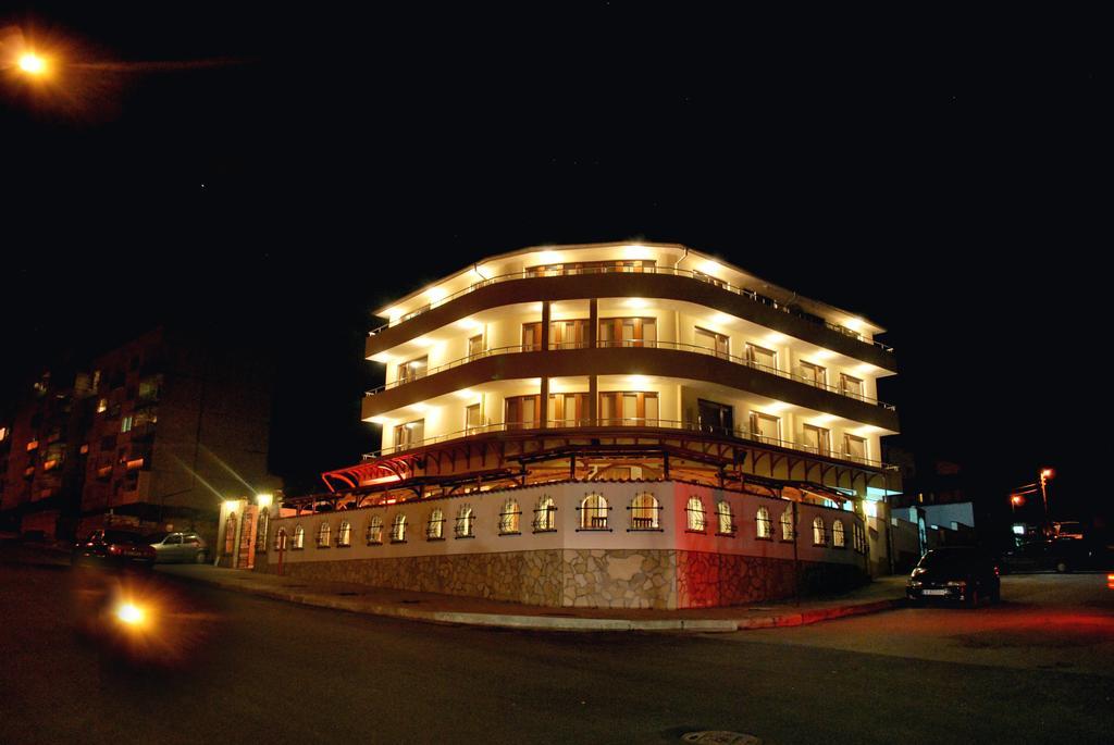 Family Hotel St. Constantine And Helena Ivaylovgrad ภายนอก รูปภาพ