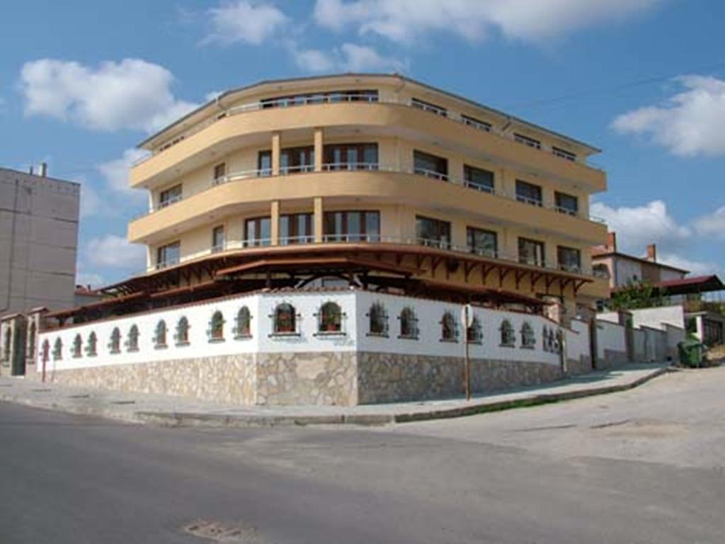 Family Hotel St. Constantine And Helena Ivaylovgrad ภายนอก รูปภาพ