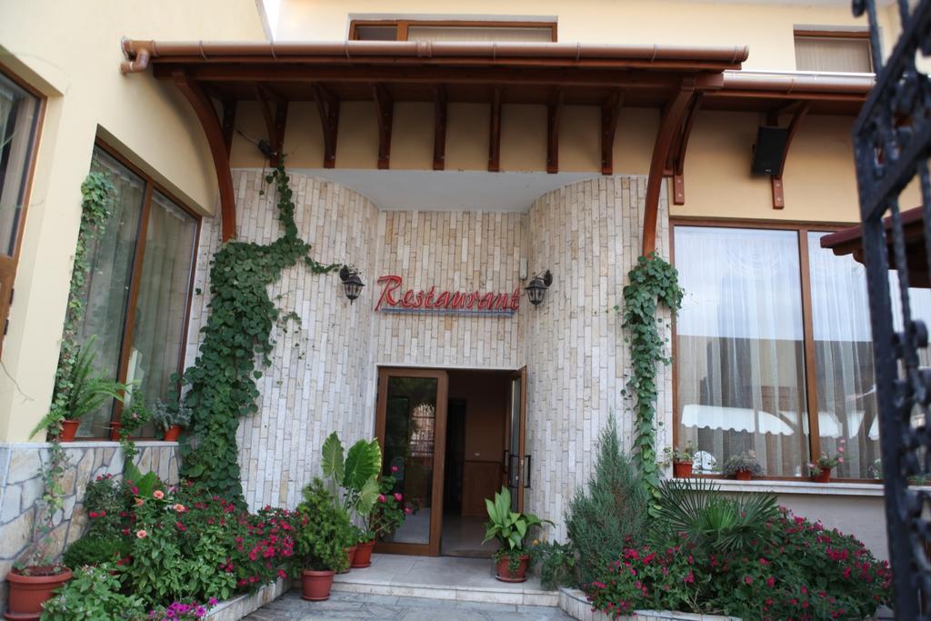 Family Hotel St. Constantine And Helena Ivaylovgrad ภายนอก รูปภาพ
